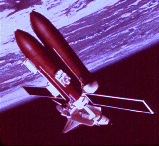 Lanzadera Espacial aparcando un tanque de combustible